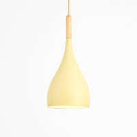 Suspension métal coloré et bâton en bois en modèle a jaune